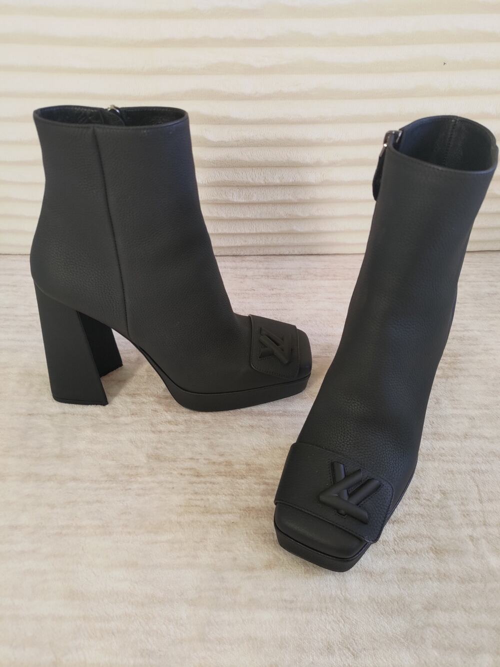 Louis Vuitton Shake Platform Ankle Boots Black Leather Size 40 New